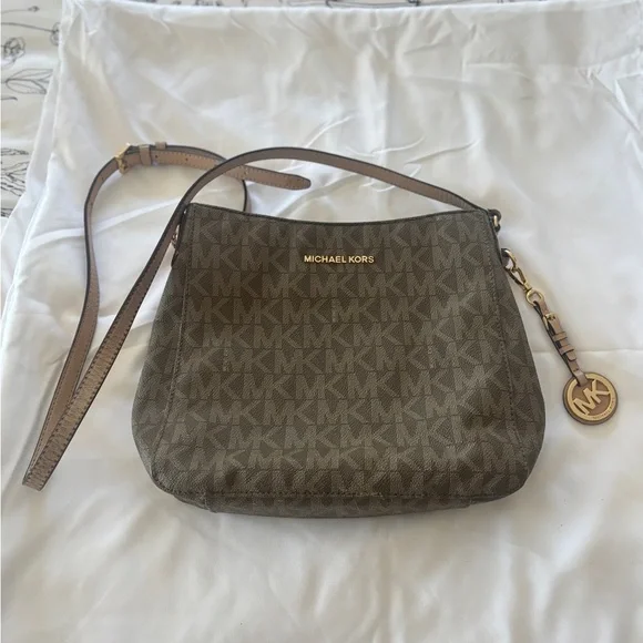 New Michael Kors Purse Jet Set Travel Messenger Signature Crossbody Handbag - Picture 6 of 12